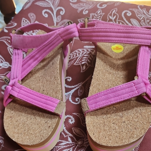 NWOT Reef Rem Hi Pink Sandals, Barbicore Size 9.5 - Picture 2 of 9